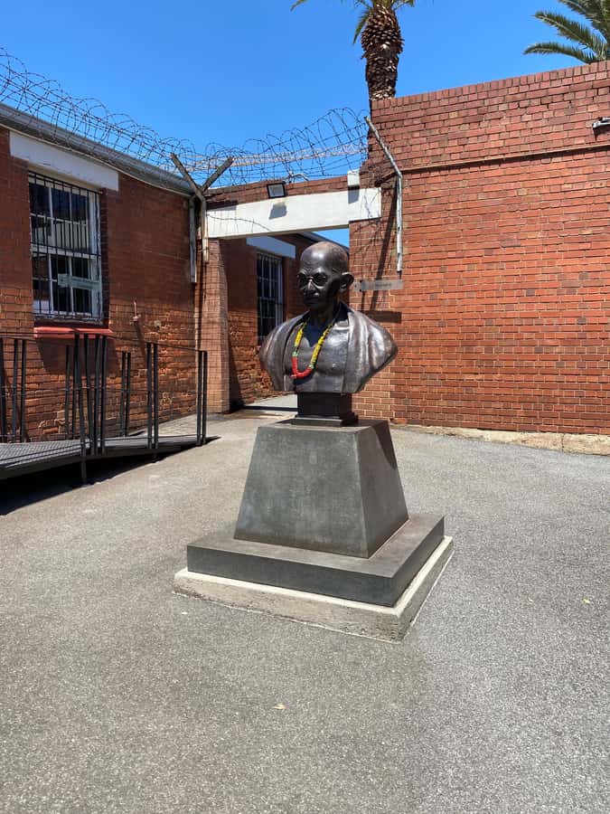 Johannesburg: Full-Day Tour with Soweto and Apartheid Museum - Starting with Constitution Hill and the Old Fort
