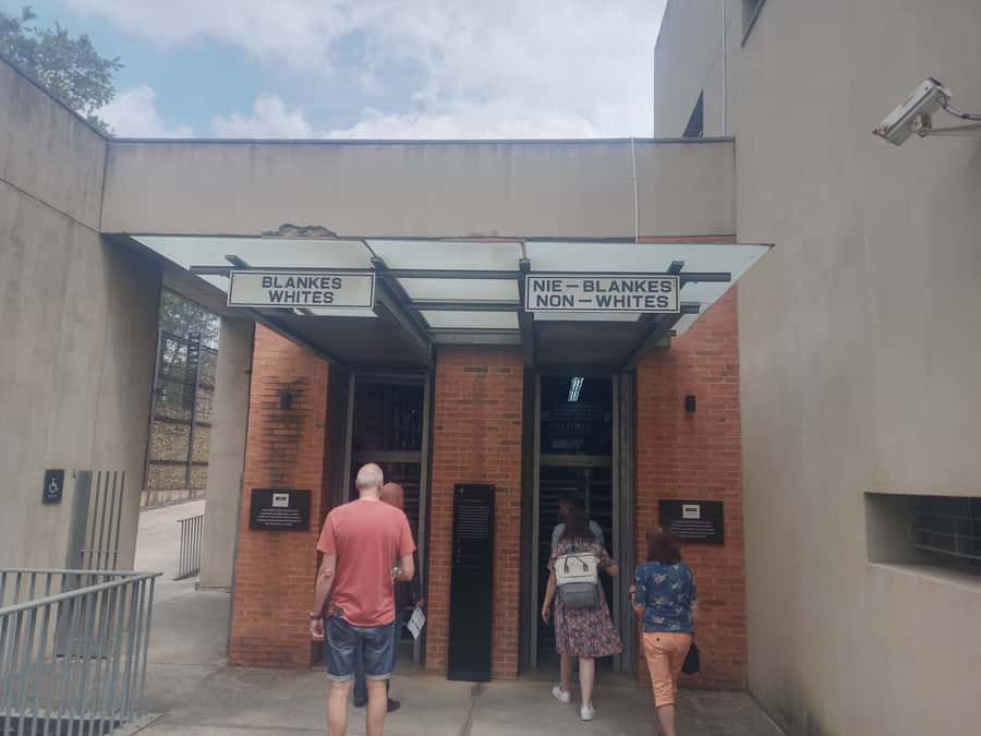 Johannesburg: Private Guided City Tour with Apartheid Museum - Ferierra Old Mine and the move toward the Apartheid Museum