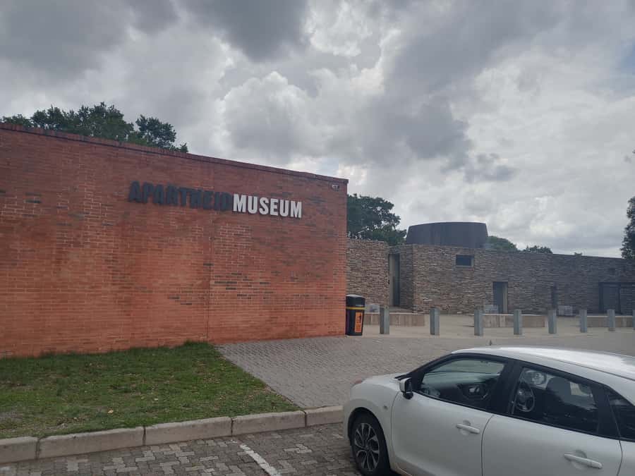 Johannesburg: Private Guided City Tour with Apartheid Museum - What the private format adds