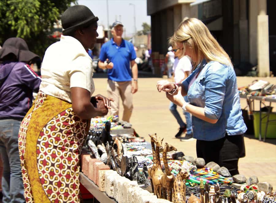 Johannesburg: Soweto Apartheid & Township Tour with Lunch - Two hours at the Apartheid Museum