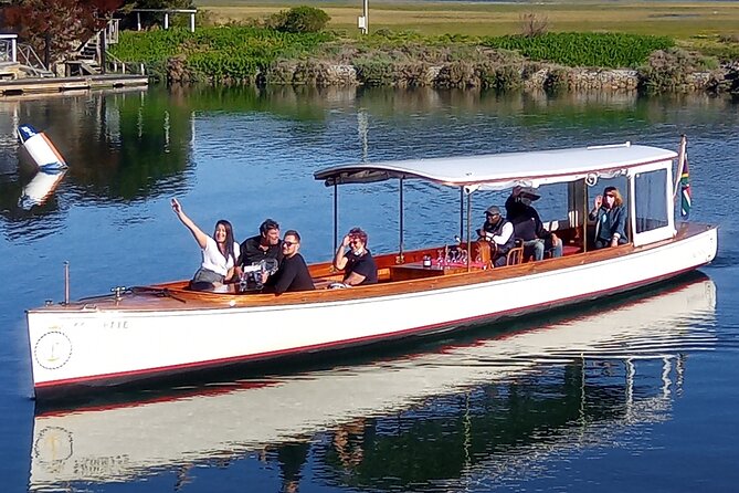 Knysna Boat Cruise aboard Coquette - What the guides add to the hour