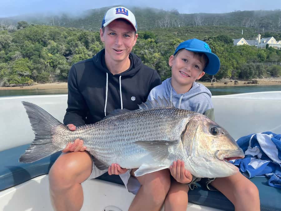 Knysna Lagoon Fishing Charter - How the guide shapes the session