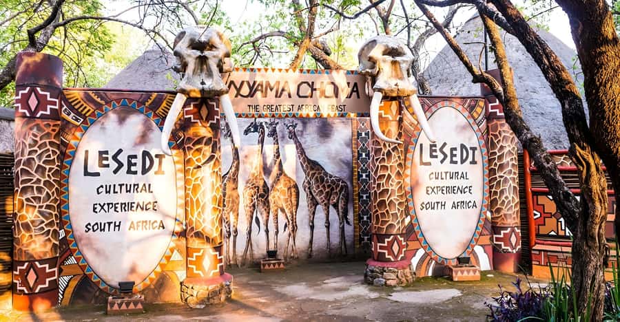 Lesedi Cultural Village with lunch or dinner cultural food - Crafts, shopping, and the question of authenticity