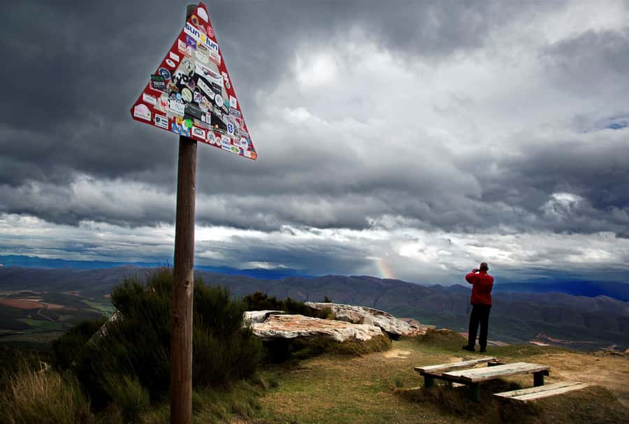 Oudtshoorn: Swartberg Mountain Pass Tour with Country Lunch - A 30-minute walk among Karoo plants