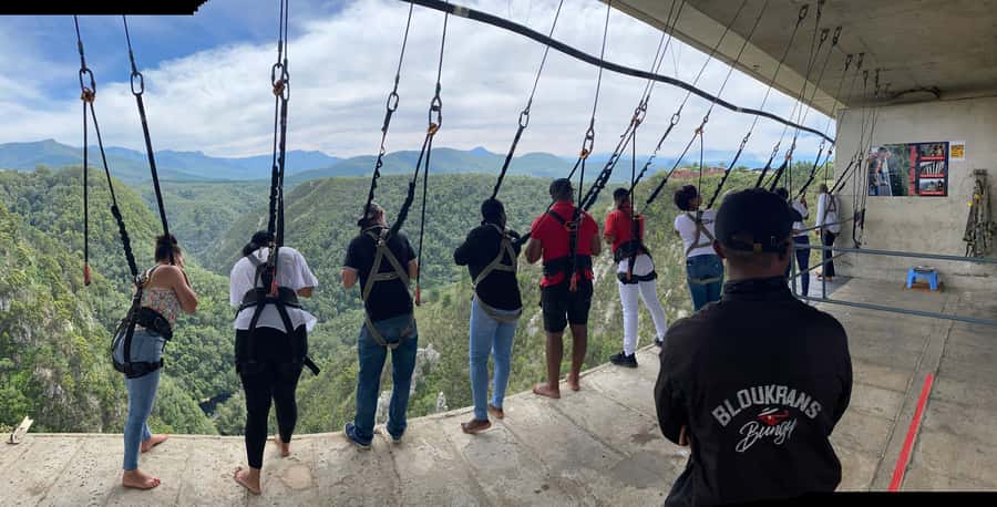 PLETTENBERG BAY: Bloukrans Bridge Skywalk Tour and HangOut - Why the SkyWalk is more than a bridge viewpoint