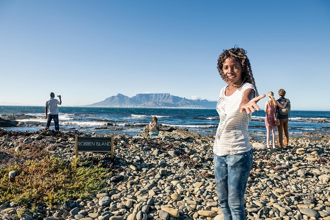 Private 2-Day Cape Town Highlights: Robben Island,Table Mountain Tickets & Wine - Bo-Kaap and the central city drive