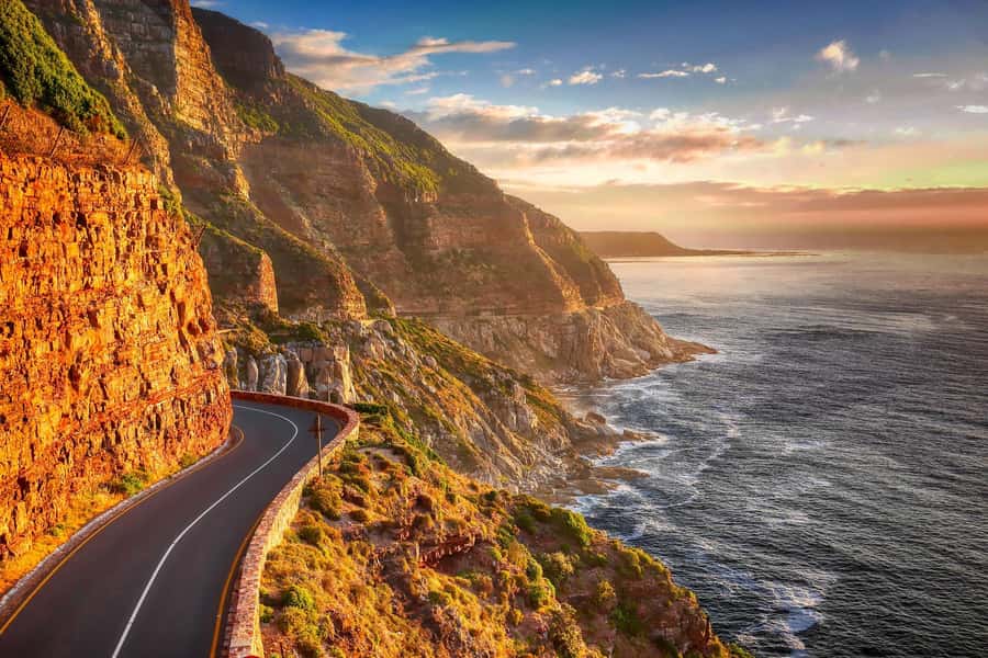 PRIVATE FULL DAY CAPE PENINSULA TOUR - Simon’s Town is the lunch break