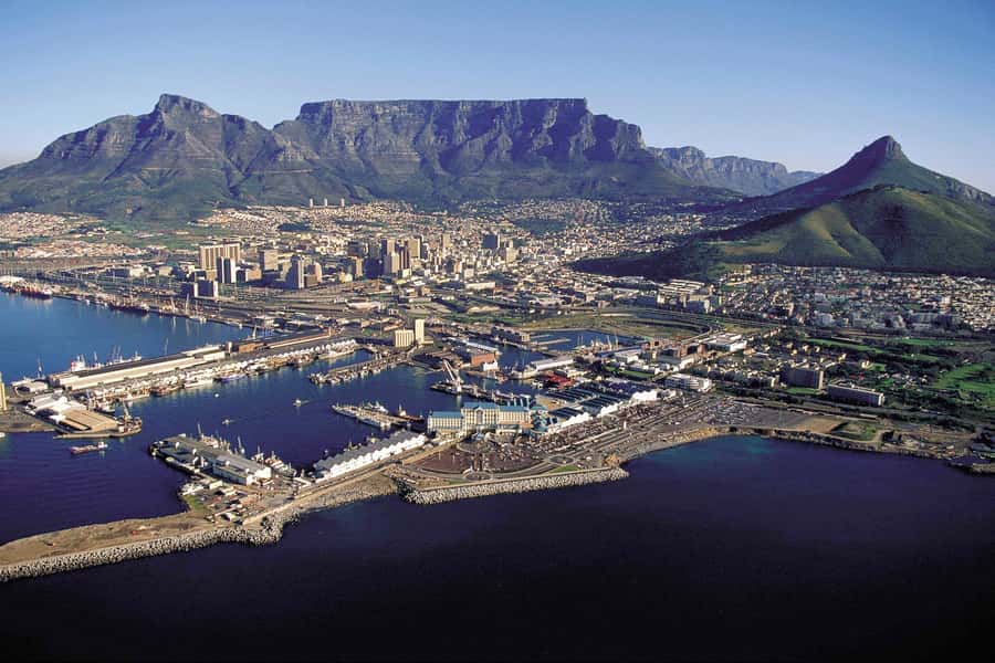 Private Guided Half-Day City Tour with Table Mountain - Walking through colorful Bo-Kaap