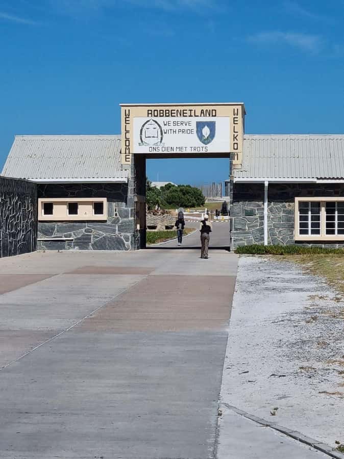 Private Tour: Robben Island, City Tour and Table Mountain - Prebooked ferry tickets make a crowded day easier