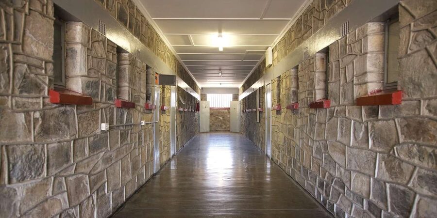ROBBEN ISLAND MUSEUM TOUR, WITH OPTIONAL LAST MINUTE TICKETS - How much does the $90 price deliver?