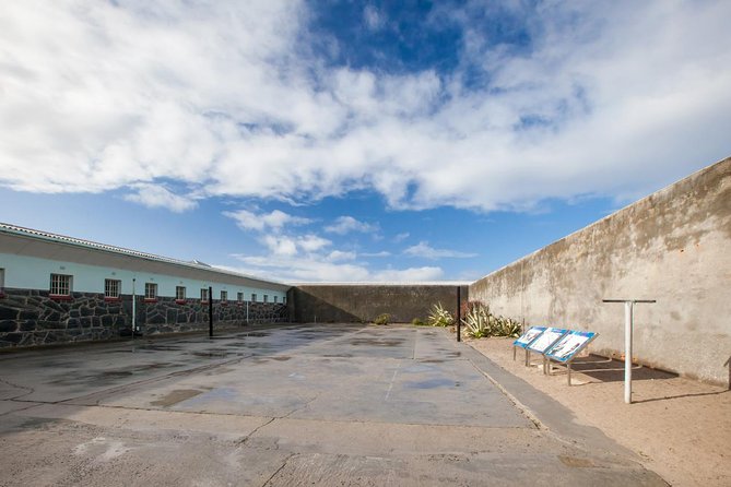 Robben Island Tour - Hotel Pick-Ups & stops at interesting places pre/post tour - What the $181.17 price really covers