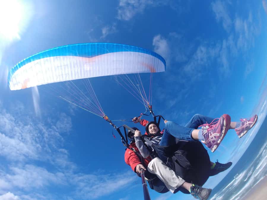 Sedgefield: Standard Tandem Paragliding Flight - The briefing and equipment setup