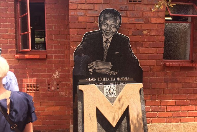 Soweto and Apartheid Museum day Tour - Mandela House: a close look at a famous address