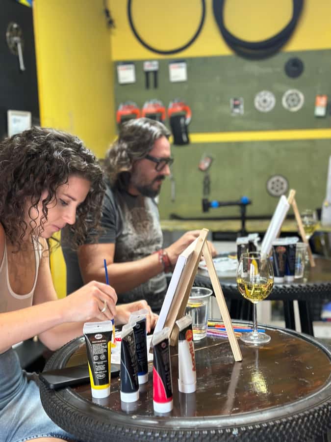 Soweto: Sip & Paint Walking Tour & Take Home a Canvas - Painting your own Soweto souvenir