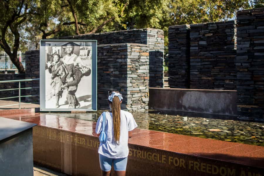 Soweto: Walking Tour with a Local Guide and Lunch - A local lunch on Vilakazi Street