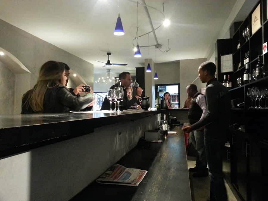 Stellenbosch: Hop-On Hop-Off Northern Route Wine Tour - Simonsig for bubbles and an easy start