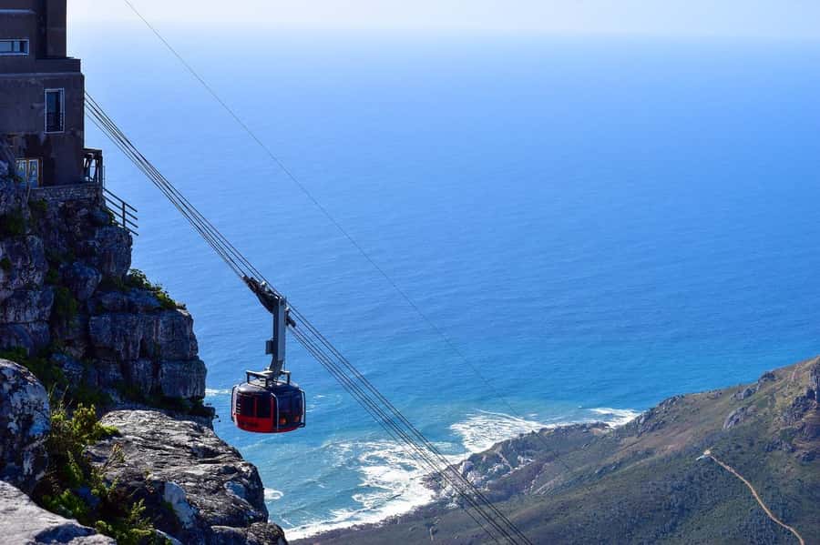 Table Mountain Cable Car Ticket with Transfer - The five-minute ascent inside the rotating cable car
