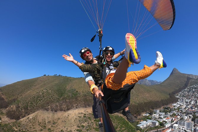 Tandem Paragliding in Cape Town - Landing and returning to Signal Hill